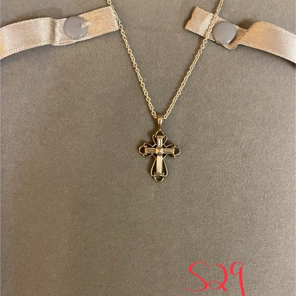Sterling silver cross & chain - Picture 2 of 4
